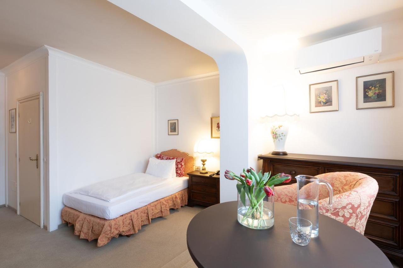 Hotel Castel Rundegg (Adults Only) Merano Exterior photo